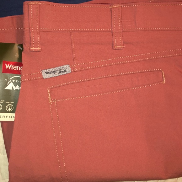 4 Pair of Wrangler outdoor performance shorts - Picture 6 of 8